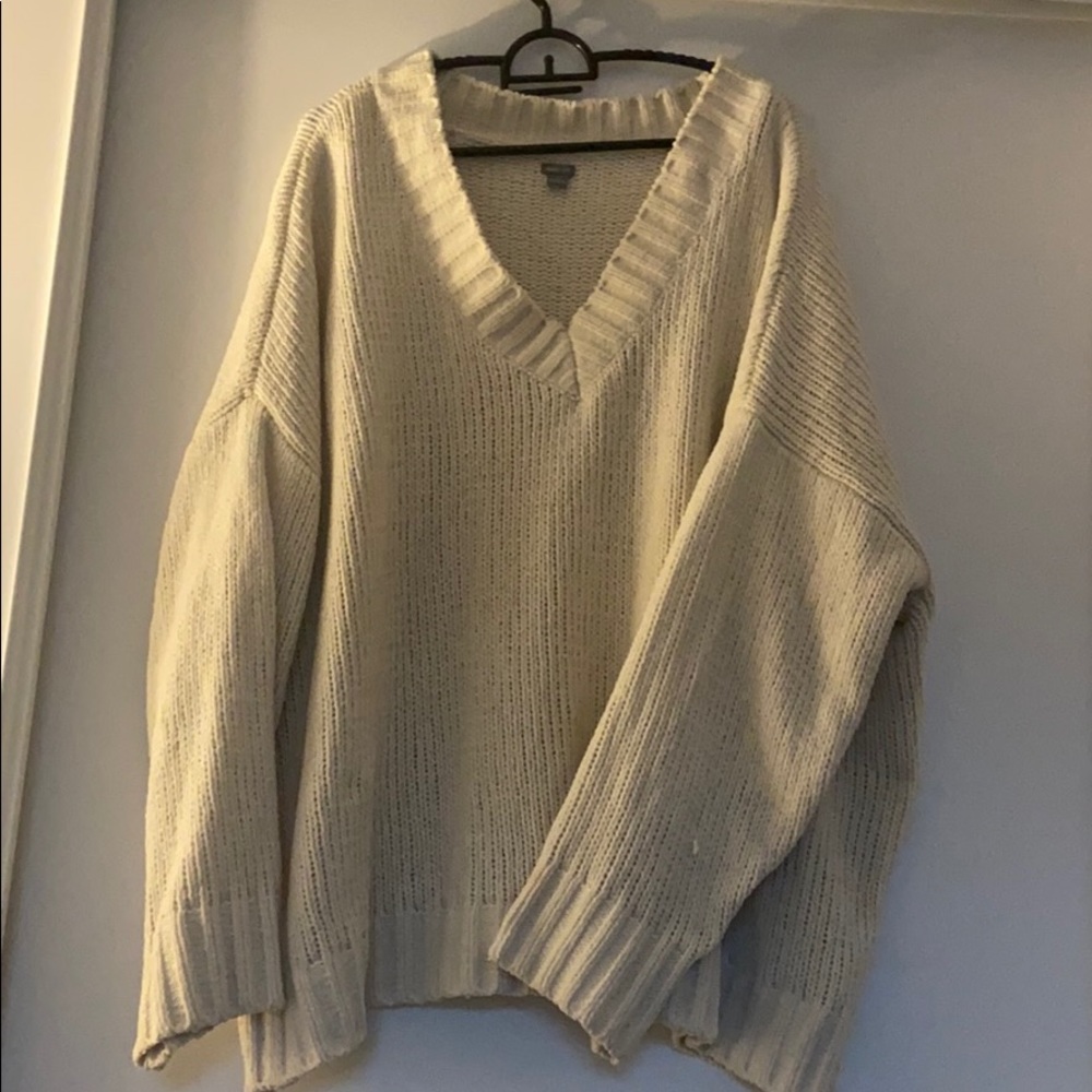 Oversized knitted sweater
